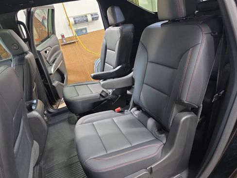 Used 2025 Chevrolet Traverse Z71 w/ Driver Confidence Package AWD/4WD image 16