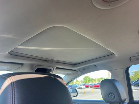 Used 2019 GMC Acadia SLT AWD/4WD image 10