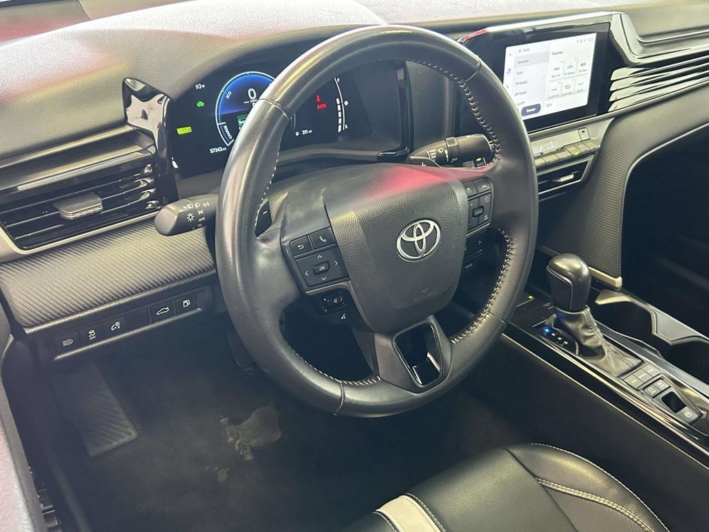 Certified 2025 Toyota Camry SE FWD image 13