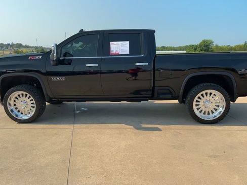 Used 2025 Chevrolet Silverado 2500 LTZ w/ LTZ Premium Texas Edition image 5
