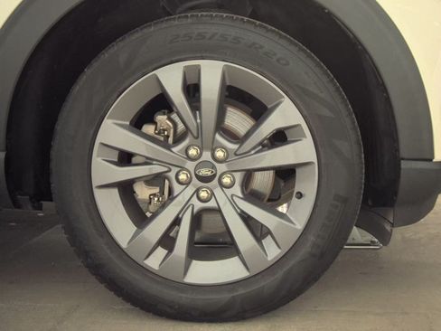 Used 2023 Ford Explorer XLT w/ Equipment Group 202A RWD image 9
