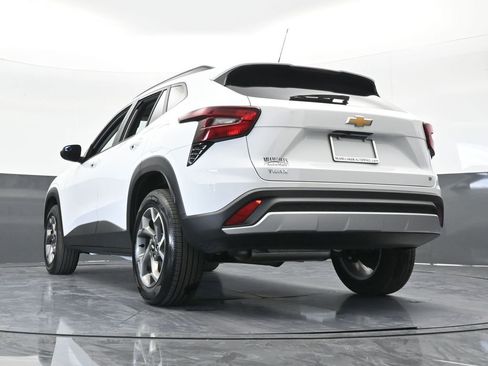 Used 2025 Chevrolet Trax LT w/ LT Convenience Package image 59