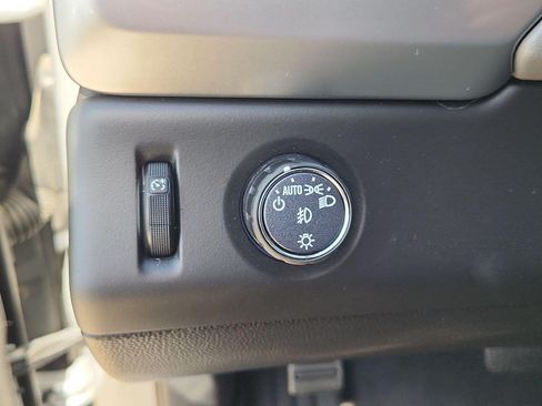 Used 2020 Chevrolet Suburban LT RWD image 28