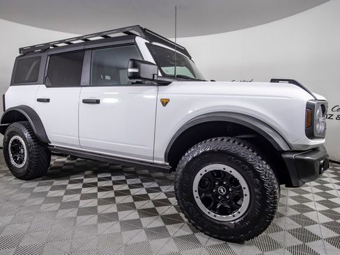 Used 2023 Ford Bronco Badlands w/ Sasquatch Package AWD/4WD image 2