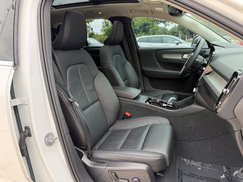 Certified 2024 Volvo XC40 B5 Ultimate w/ Protection Package Premier AWD/4WD image 10