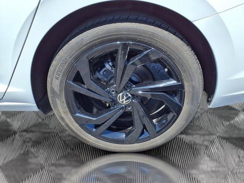 Used 2025 Volkswagen Jetta SE w/ Sunroof Package FWD image 21