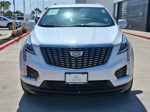 Used 2022 Cadillac XT5 Luxury w/ LPO, Premium Carpet Package FWD image 2
