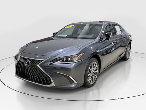 Used 2023 Lexus ES 350 image 3
