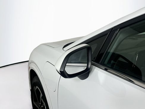 Used 2025 Chevrolet Equinox EV LT w/ Convenience Package image 16