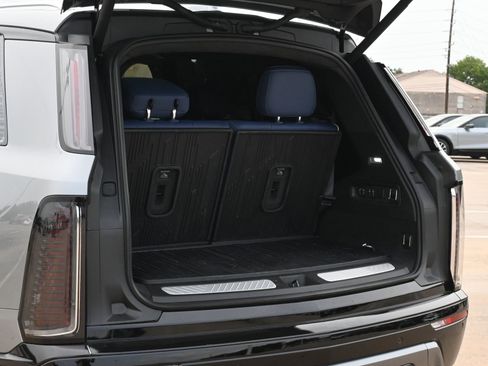 Certified 2026 Cadillac Vistiq Premium Luxury w/ LPO, Floor Liner Package AWD/4WD image 22