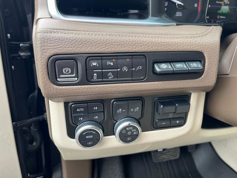 Used 2021 GMC Yukon Denali w/ Denali Ultimate Package AWD/4WD image 16