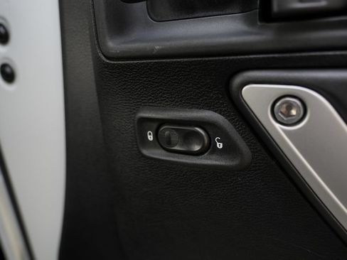 Used 2015 Jeep Wrangler Unlimited Rubicon w/ Connectivity Group AWD/4WD image 30
