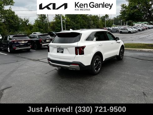 Used 2026 Kia Sorento S FWD image 5