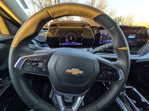 Used 2025 Chevrolet Trax LT w/ LT Convenience Package image 16