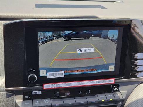 New 2026 Toyota Camry Hybrid FWD image 11