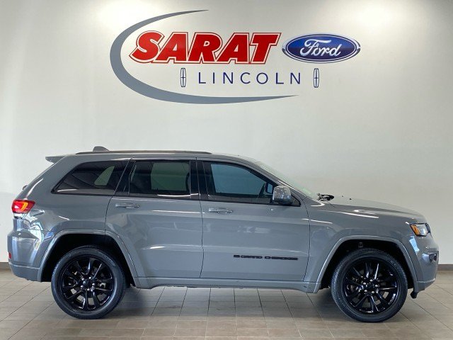 Used 2022 Jeep Grand Cherokee Laredo X AWD/4WD image 1