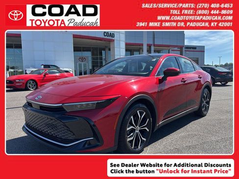 Used 2023 Toyota Crown Limited image 1