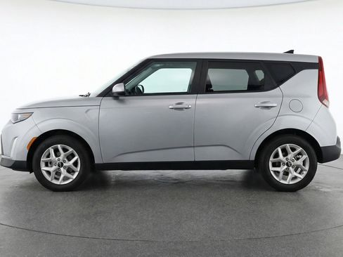 Used 2025 Kia Soul LX w/ LX Technology Package FWD image 5