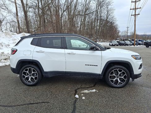 Used 2025 Jeep Compass Limited image 26