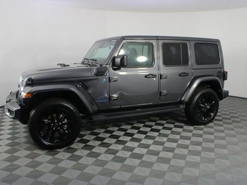 Used 2025 Jeep Wrangler Unlimited Sahara image 2