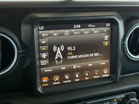 Used 2023 Jeep Wrangler Unlimited Sahara AWD/4WD image 16
