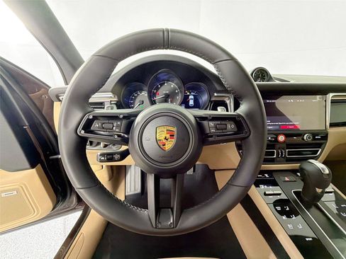 Certified 2026 Porsche Macan AWD/4WD image 20