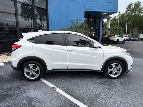 Certified 2021 Honda HR-V LX image 9