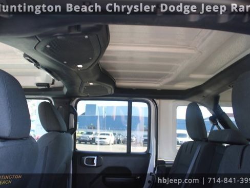 Used 2024 Jeep Wrangler Unlimited image 43