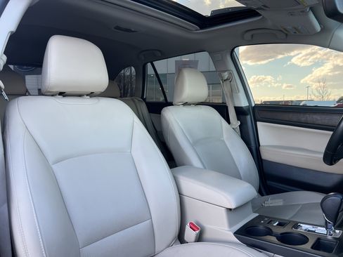 Used 2017 Subaru Outback 3.6R Limited image 16