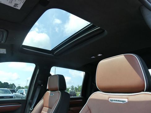 Certified 2025 GMC Sierra 3500 Denali Ultimate w/ LPO, GMC Protection Package AWD/4WD image 30