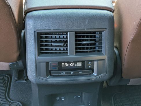 Used 2023 Volkswagen Atlas SE w/ Panoramic Sunroof Package image 31