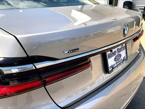 Used 2022 BMW 750i xDrive AWD/4WD image 7