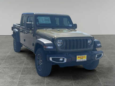 New 2026 Jeep Gladiator Sport AWD/4WD image 7