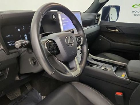 Used 2024 Lexus GX 550 w/ Accessory Package (31) AWD/4WD image 19