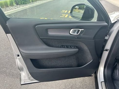Certified 2025 Volvo XC40 B5 Plus AWD/4WD image 21