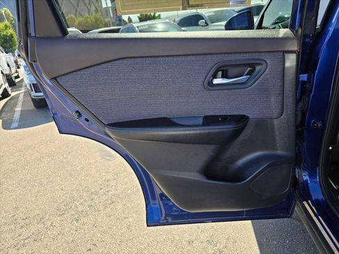 Used 2023 Nissan Rogue SV FWD image 15