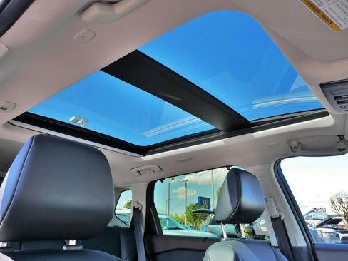 Used 2023 Nissan Rogue SV w/ SV Premium B Package image 15