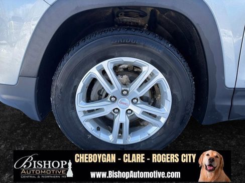 Used 2023 GMC Terrain SLE w/ Driver Convenience Package image 26