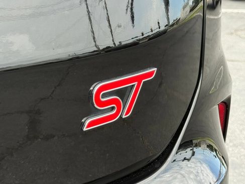 Used 2019 Ford Edge ST w/ Equipment Group 401A AWD/4WD image 16