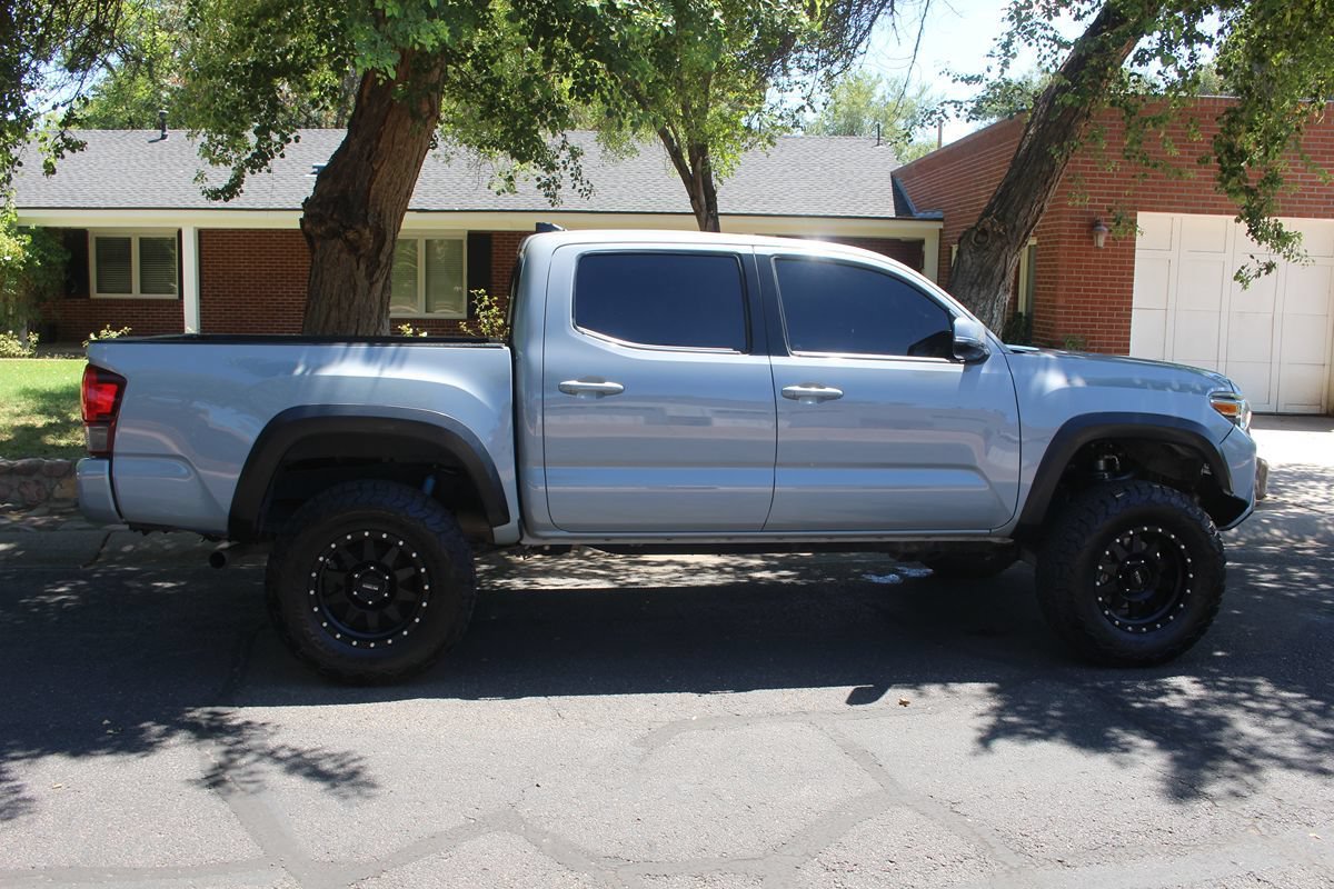Used 2019 Toyota Tacoma TRD Off-Road AWD/4WD image 3
