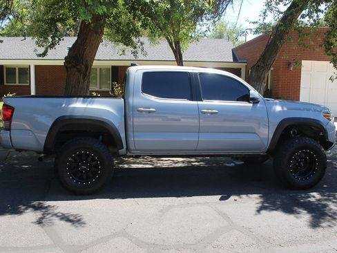 Used 2019 Toyota Tacoma TRD Off-Road AWD/4WD image 3