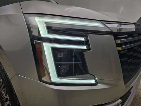 Used 2025 Nissan Armada SL w/ Captain's Chari Seat Package RWD image 14