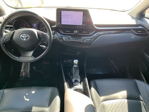 Used 2022 Toyota C-HR Limited FWD image 10