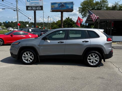 Used 2014 Jeep Cherokee Sport FWD image 10