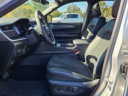 New 2025 Jeep Grand Cherokee Altitude RWD image 10