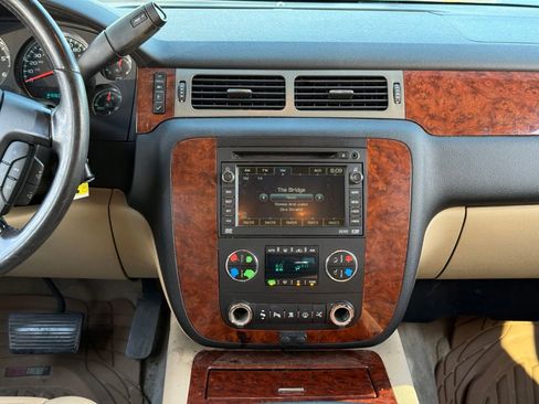 Used 2008 Chevrolet Tahoe LTZ w/ LTZ Preferred Equipment Group AWD/4WD image 10