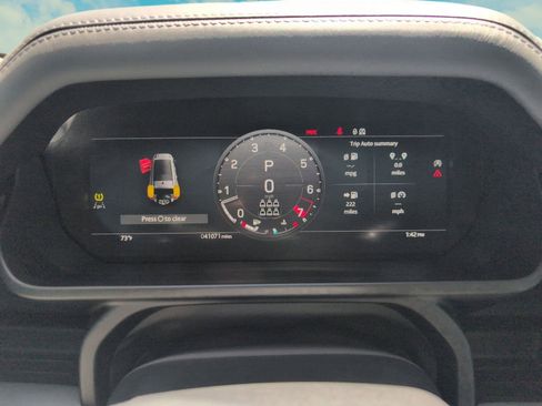 Used 2024 Land Rover Defender 130 X-Dynamic SE image 16