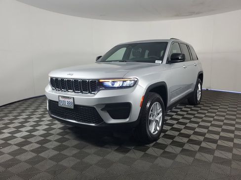 Used 2025 Jeep Grand Cherokee Laredo X image 8