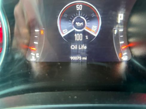 Used 2018 Dodge Challenger SXT RWD image 21