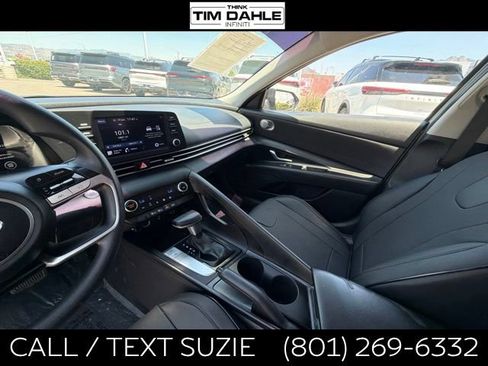 Used 2022 Hyundai Elantra SEL w/ Preferred Accessory Package FWD image 12
